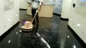 طريقة تلميع السيراميك الغامق
